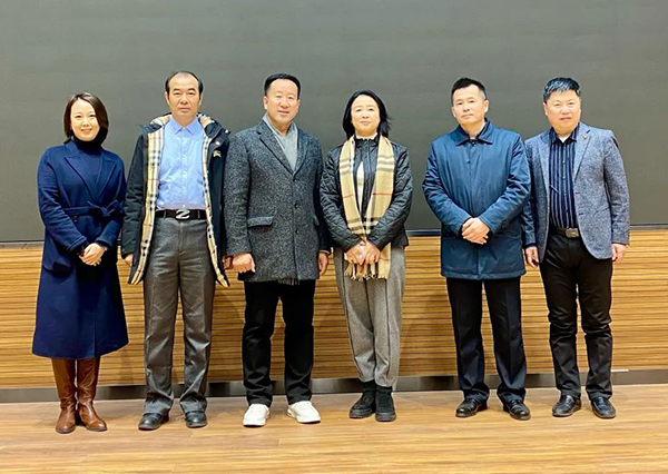 錦州市政協(xié)副主席、工商聯(lián)主席王秀錦蒞臨濱海電商基地考察調(diào)研